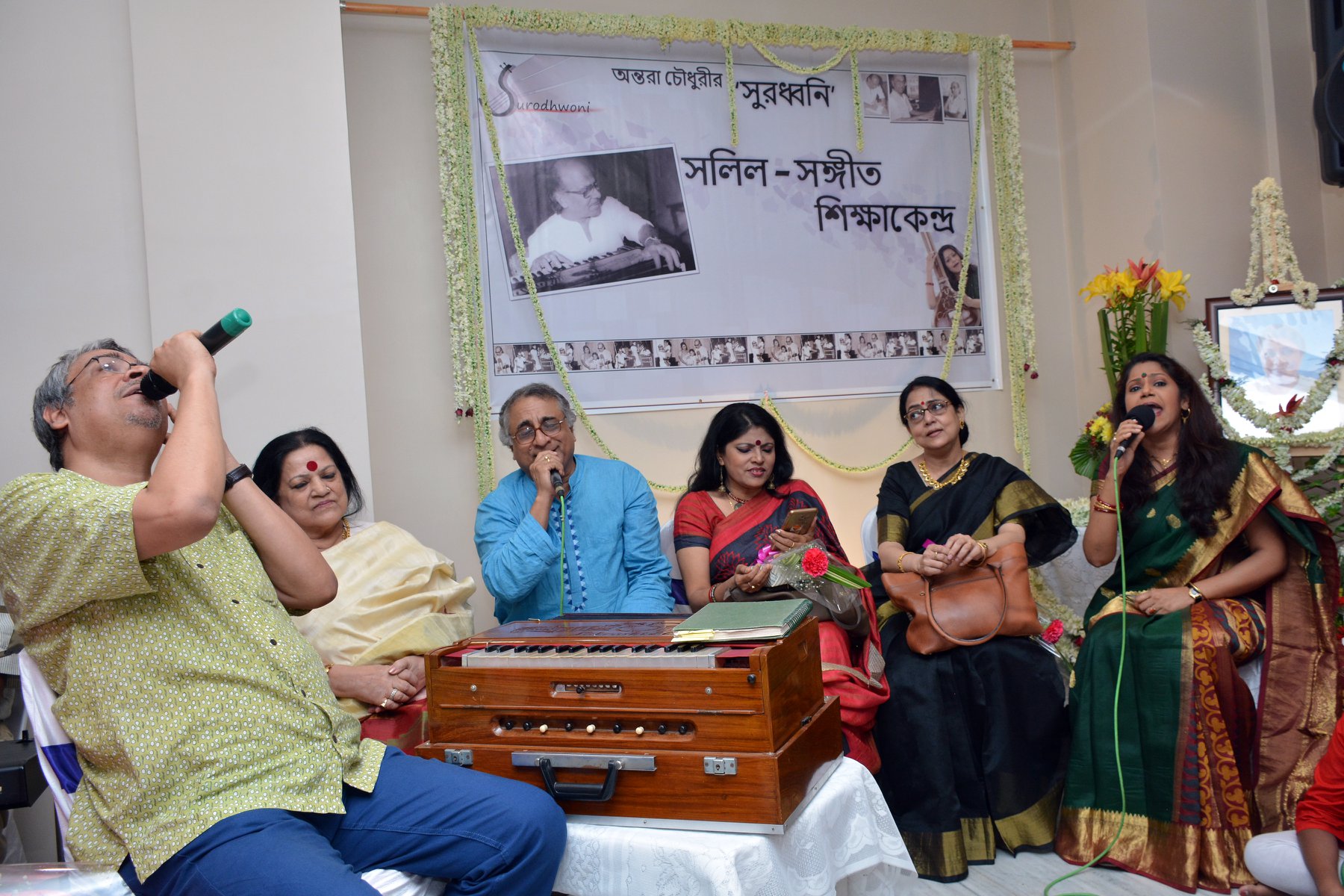 Eminent artists namely Smt Haimanti Shukla, Sri Srikanto Acharya, Sri Kalyan Sen Barat, Smt Sreeradha Banerjee, Smt Shampa Kundu with Smt Antara Chowdhury paying Tribute to Legend Sabita Chowdhury on her birth anniversary